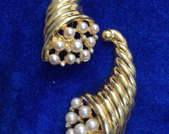 PAIR of PEARL CORNUCOPIA Fur Clips