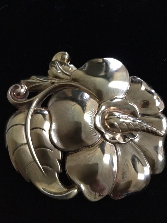 LARGE STERLING HIBISCUS Furclip - image 3