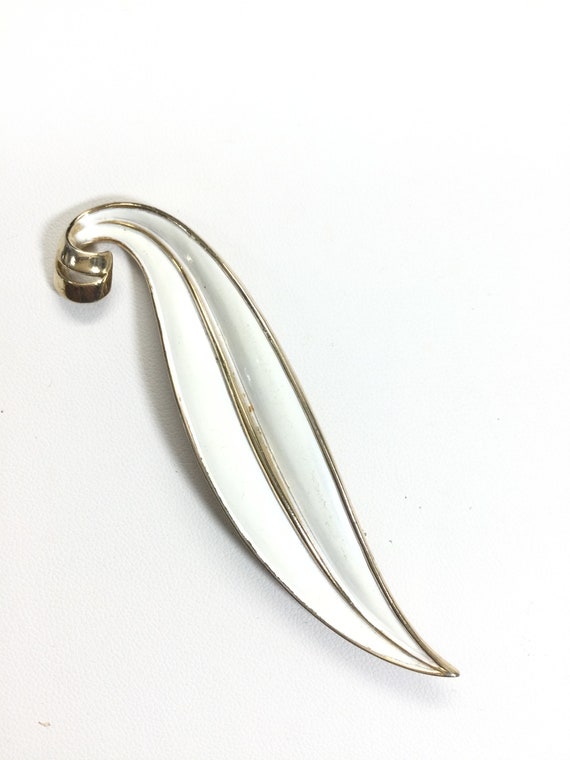TRIFARI ENAMELED PLUME Fur Clip