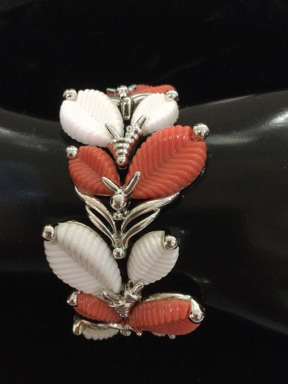 MARBOUX Boucher Coral and White Lucite Bracelet - image 2