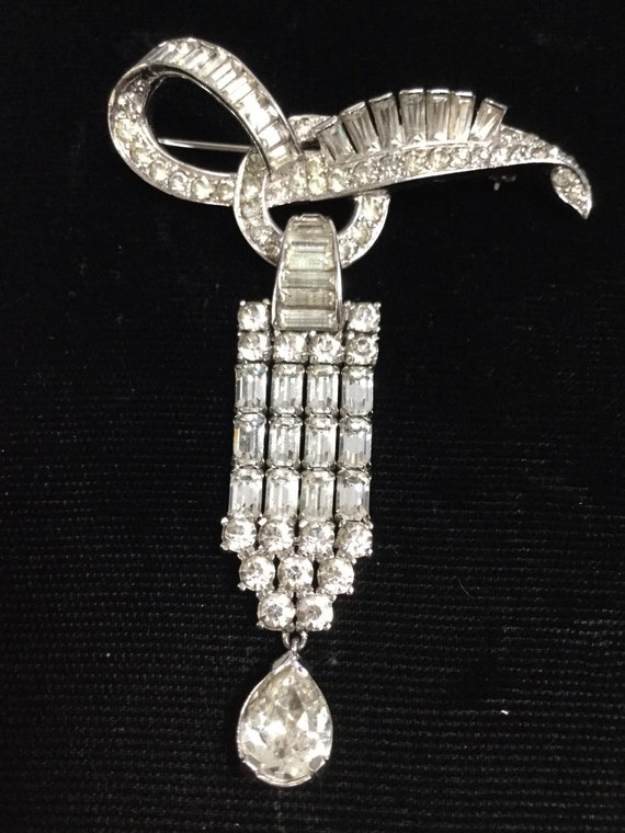 MAZER DIAMANTE Articulated Dangle Brooch