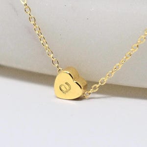 Colar com inicial em formato de coração minúsculo de ouro 14k para mãe, da Children, pingente de letra personalizado, presente de aniversário em prata esterlina ou ouro rosa para ela AD191