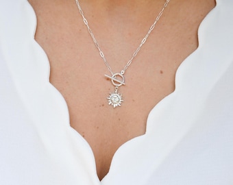 Colar Sol em Prata de Lei com Corrente Tipo Clipe e Fecho de Alternância, Colar Estrela Cadente, Joia Celestial, Presente de Aniversário para o Signo de Leão AD284