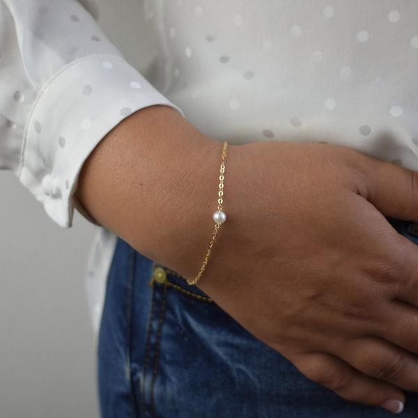 Single Pearl Bracelet, Tiny Silver Bracelet, Delicate Gold Layering Bracelet, Simple Gold Bracelet, Bridesmaids Gift, Wedding Jewelry AD032