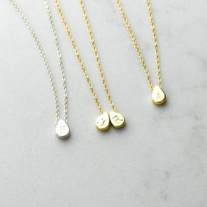 Collar con inicial personalizado para mamá primeriza, colgante con letra en forma de lágrima personalizado, oro o plata de ley, regalo delicado para el Día de la Madre para mamá AD189