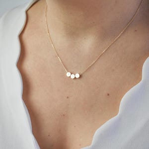 Colar inicial personalizado para mãe, pingente de disco personalizado com iniciais de crianças, delicado pingente de ponto em ouro, prata esterlina, ouro rosa AD065