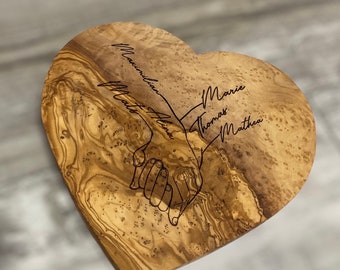 Schneidebrett Herz Holzbrett Brett Olivenholz Tablett Serviertablett personalisiert Geschenk Geburtstag Hochzeit mit Gravur