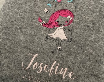 Zeugnismappe personalisiert mit Namen für Schule ABC aus Filz „Josefine“