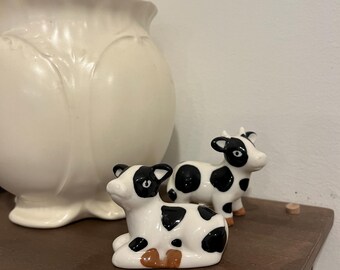 Vintage Ceramic Cow Salt and Pepper Shakers – Farmhouse Kitchen Decor