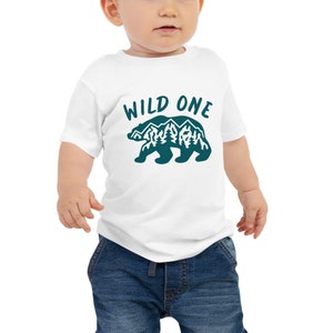Salvaje, primer cumpleaños, oso, montañas, dos caras, cielo nocturno, camiseta para bebés