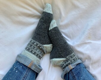 sundrop socks//knit sock pattern//colorwork cuff down knit sock//knitted socks//a knitting pattern