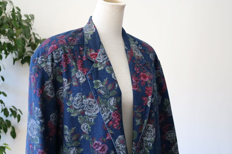 Vintage 80/'s Oversized Original Cherokee Made in USA Women/'s Denim Floral Blazer 100/% Cotton Shawl Collar Floral Print Denim