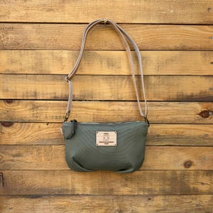 Petit sac à main en bandoulière pour femme - Sac à bandoulière en toile fait main avec fermeture à glissière, cadeau mode végétalien pour elle ou grand-mère