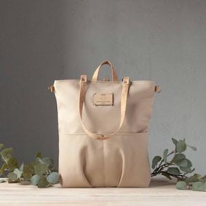 Wandelbarer Canvas-Rucksack - vegane, multifunktionale Tasche für Frauen