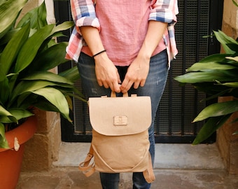 Sustainable Canvas Backpack for the Eco-Conscious Woman: Explore urban streets and nature trails with eco-friendly style