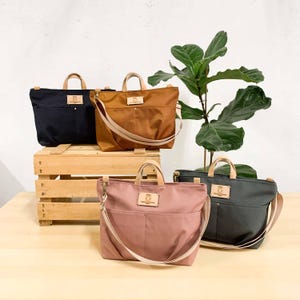 Vegane Canvas Crossbody-Tasche, Geldbörse mit Reißverschluss und Taschen für Frauen, Recycelte Handtasche mit anpassbarem Schild, nachhaltige Umhängetasche