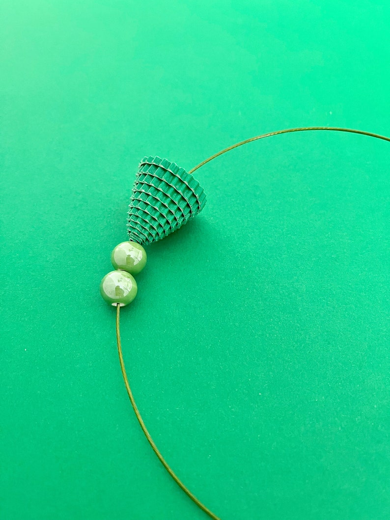 Paper Necklace, Ceramic Beads Choker, Minimal Choker, Contemporary Jewel, Statement Choker, Steel Cable Jewel Verde smaraldo