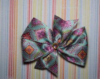 Diamond patterned bow