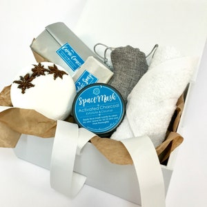 Star Sign Luxury Spa Gift Box, Relaxation Gift Box for Her, Pamper Hamper, Care Package for Women
