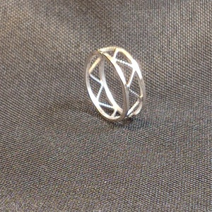 Well spaced! Filigree zigzags in parallel frame - sterling silver