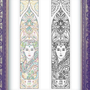 Op de afbeelding: Twee illustraties van een vrouwengezicht omringd door ingewikkelde bloemmotieven. De illustratie links is gekleurd met verschillende kleuren, terwijl de illustratie rechts zwart-wit is. De tekst "Oak Daik" staat onderaan elke illustratie.