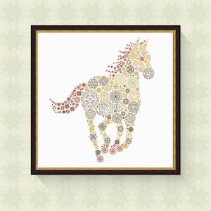 Può includere: Un'opera d'arte incorniciata che presenta una silhouette di cavallo composta da intricati motivi geometrici colorati. Il cavallo è rappresentato in tonalità di rosso, arancione, giallo e marrone, creando un design vibrante e astratto.