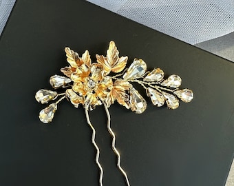 Bridal hair pin gold for Bride, Wedding hair accessories, Gold hair piece with crystals, leaf and flower, Bridal hairpiece