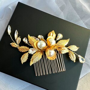 Gold hair comb pearl for wedding, Bridal leaf hair piece , Hair accessories for bride