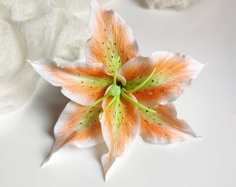 Orange lily hair pin, Tropical bridal hair accessory, Bridal hair pin, Wedding hair clip for Bride