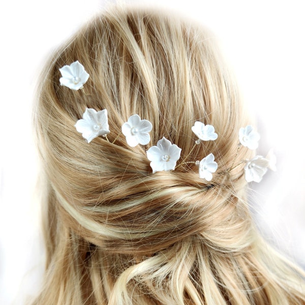 Floral hair pins Small white flowers, Wedding hair piece bridesmaid gift, Bridal bobby pin Minimal hair pins Headpiece