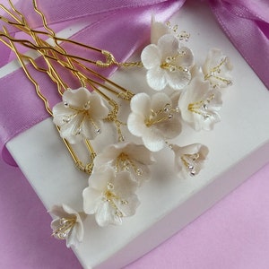 Bride hair piece Wedding hair pins, Small white flowers, Bridesmaid gift, Bridal bobby pin  BR-112