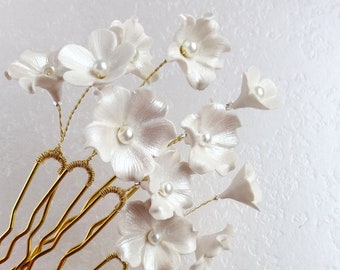 Floral hair pins Small white flowers, Wedding hair piece bridesmaid gift, Bridal bobby pin Hair accessory