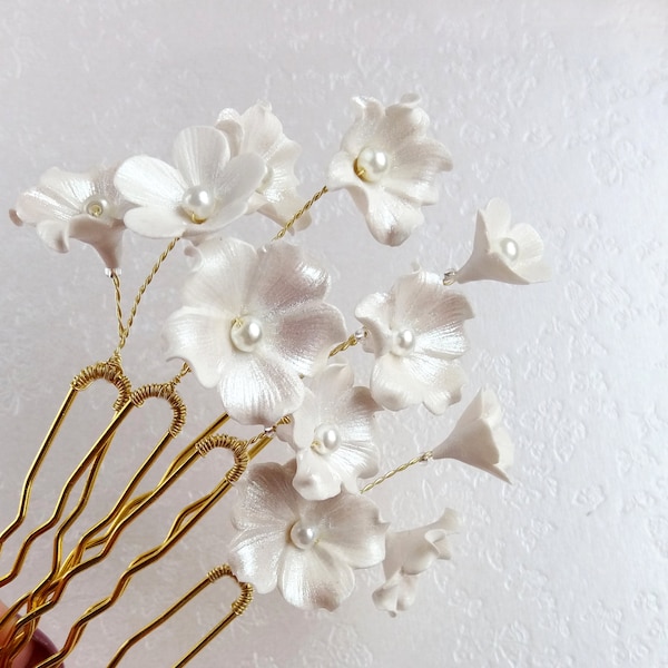 Floral hair pins Small white flowers, Wedding hair piece bridesmaid gift, Bridal bobby pin Hair accessory