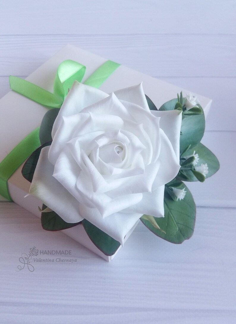 Bridal flower hair clip Wedding headpiece White rose hair comb Leaf eucalyptus hair piece Bridesmaid foral hair pins