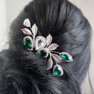 Bridal hair comb with emerald crystal and branch for bride, Wedding hair accessories, Leaf silver hair piece