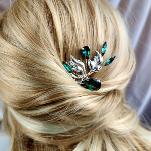 Hair pins with emerald green crystals, Bridal hair pins, Wedding leaves hair piece, Bridesmaid hair pins for bride