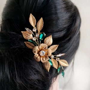 Emerald green and gold hair comb, Bridal comb with emerald crystal and leaves for bride, bridal hair piece image 4