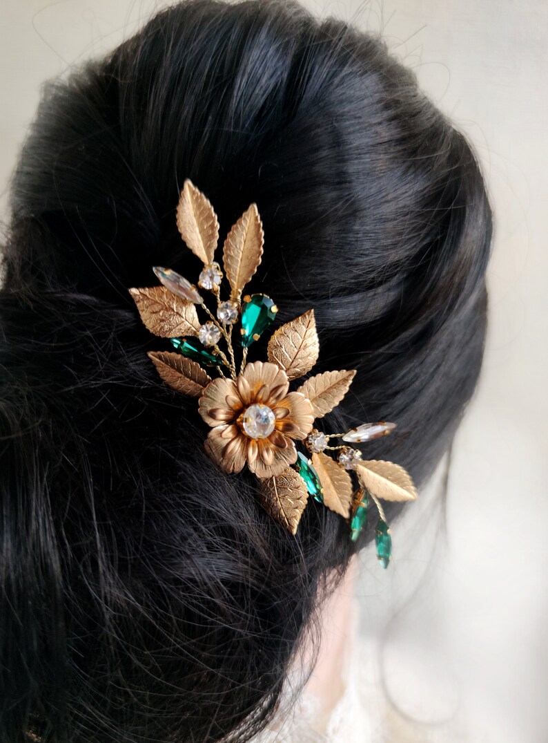 Emerald green and gold hair comb, Bridal comb with emerald crystal and leaves for bride, bridal hair piece image 4