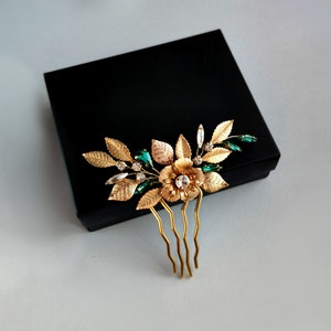 Emerald green and gold hair comb, Bridal comb with emerald crystal and leaves for bride, bridal hair piece image 6