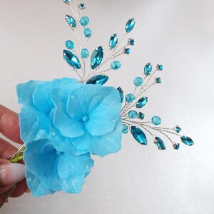 Bridal hair pins with blue hydrangea and crystals, Floral hair pin set for Bride, Wedding hair piece