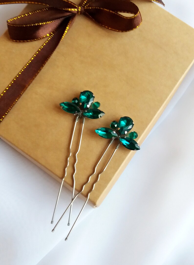 2 hair pins