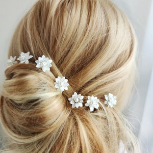 Small white gypsophila hair pins for bride, Wedding flower hair pins,  Babies breath white hair piece