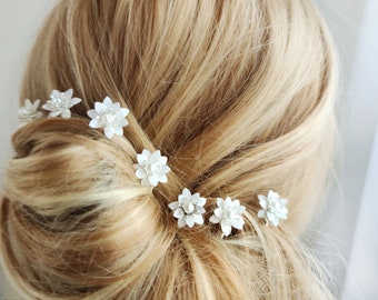 Small white gypsophila hair pins for bride, Wedding flower hair pins,  Babies breath white hair piece