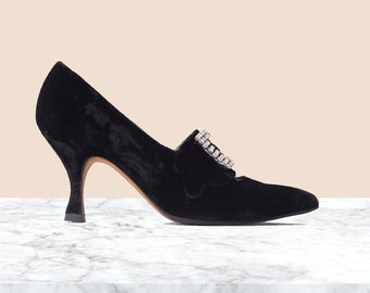 Manolo Blahnik Vintage Velvet Heels • Size 8