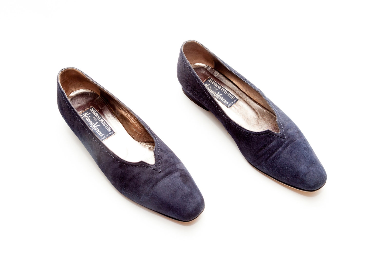 andrea pfister • vintage shoes • slip on flats in black suede • v front topline • low heel flats • vtg ballet flats • made in it