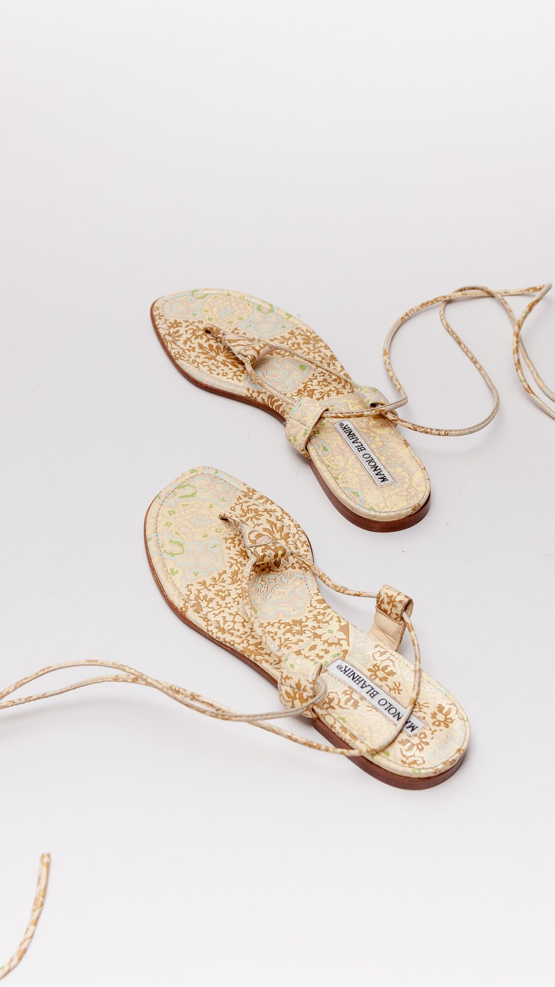 Manolo blahnik thong sandals sale