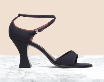Martinez Valero Vintage Black Sandals • Size 9.5