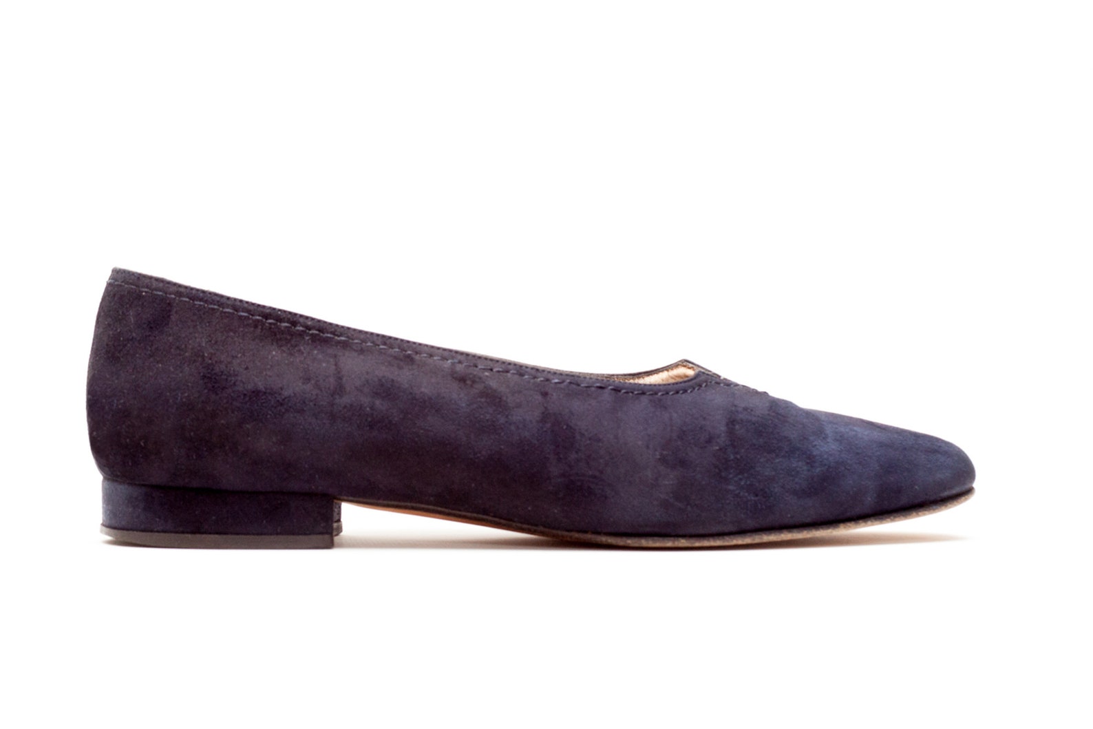 andrea pfister • vintage shoes • slip on flats in black suede • v front topline • low heel flats • vtg ballet flats • made in it