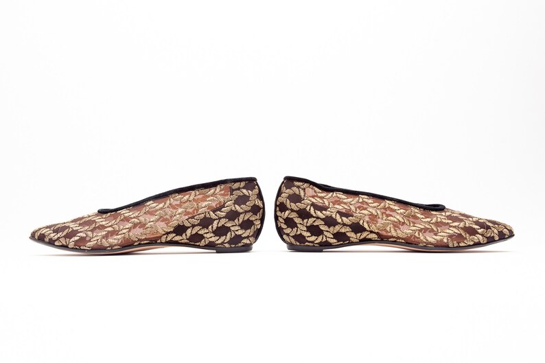 Walter Steiger Vintage Gold Chain Mesh Embroidery on Hidden Wedge Pointed Toe Flats \u2022\u00a0Size 5.5