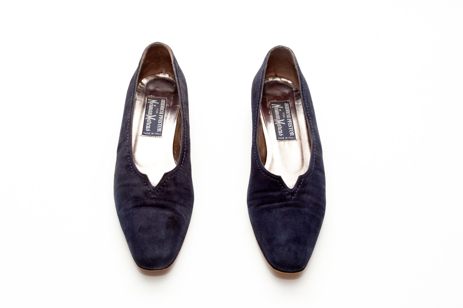 andrea pfister • vintage shoes • slip on flats in black suede • v front topline • low heel flats • vtg ballet flats • made in it